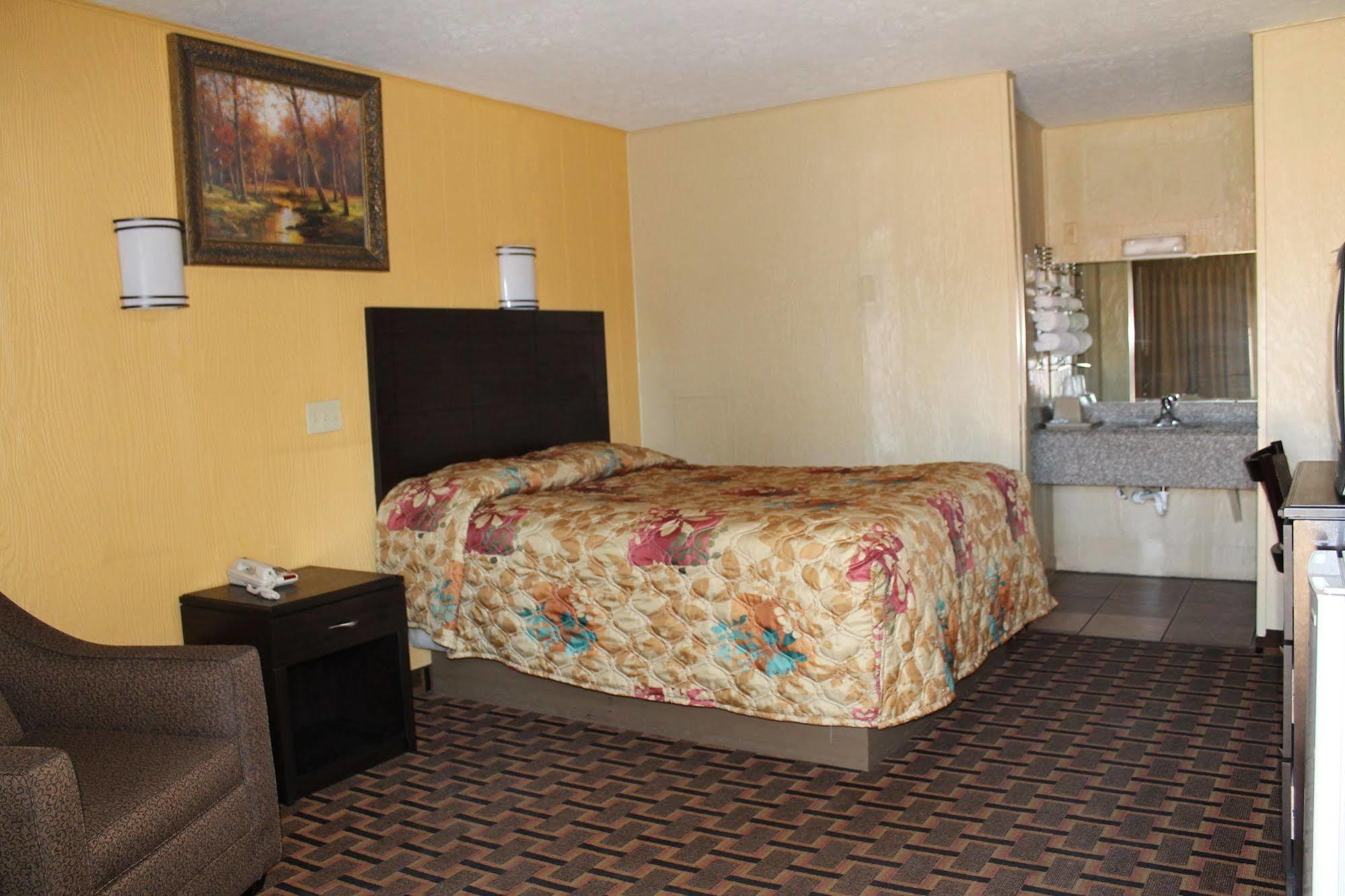 Charles Wesley Motor Lodge Downtown Broken Bow- Hochatown Экстерьер фото