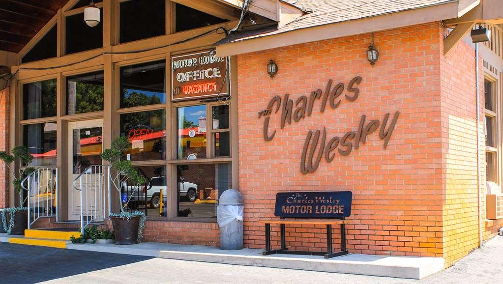 Charles Wesley Motor Lodge Downtown Broken Bow- Hochatown Экстерьер фото